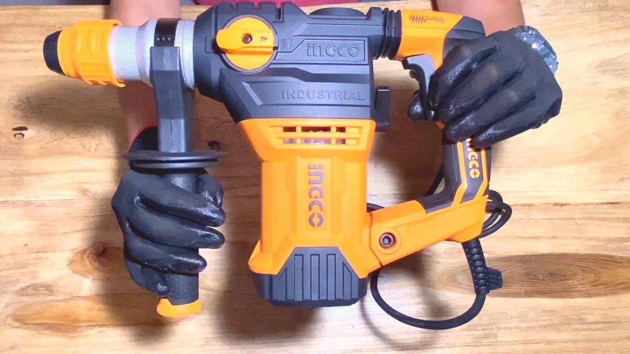 Miniatură video: INGCO Rotary Hammer (RH150028)