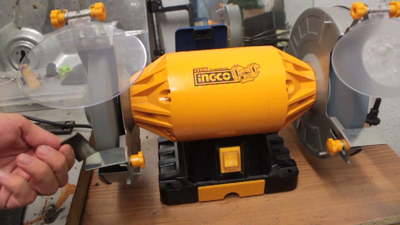 Miniatură video: Ingco BG83502 bench grinder (Ingco BG83502 δίδυμος τροχός) part 1