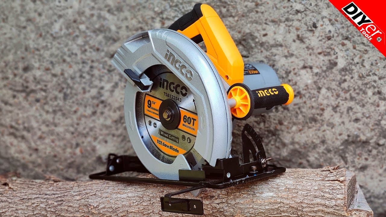Miniatură video: INGCO CS2358 Circular Saw UNBOXING @diyertools