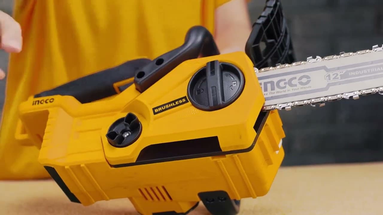 Miniatură video: INGCO CGSLI20128 Motosega a batteria Video di assemblaggio