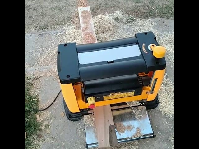 Miniatură video: GARLOPA CEPILLO CARPINTERO DE BANCO INGCO TP15003  tabla de palet por Fernando Suarez ( Paysandu )