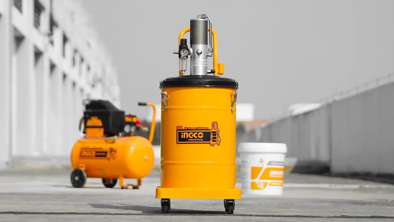 Miniatură video: ផលិតផល ingco ម៉ូទ័របូមខ្លាញ់គោ ចំណុះ 30L-Code AGL02301