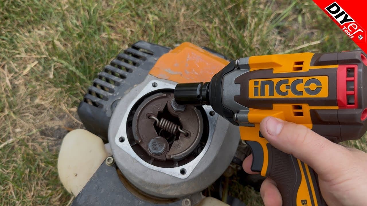 Miniatură video: INGCO CIWLI2050 – Fixed a Gas Brushcutter Clutch With One Tool?! Unbelievable!