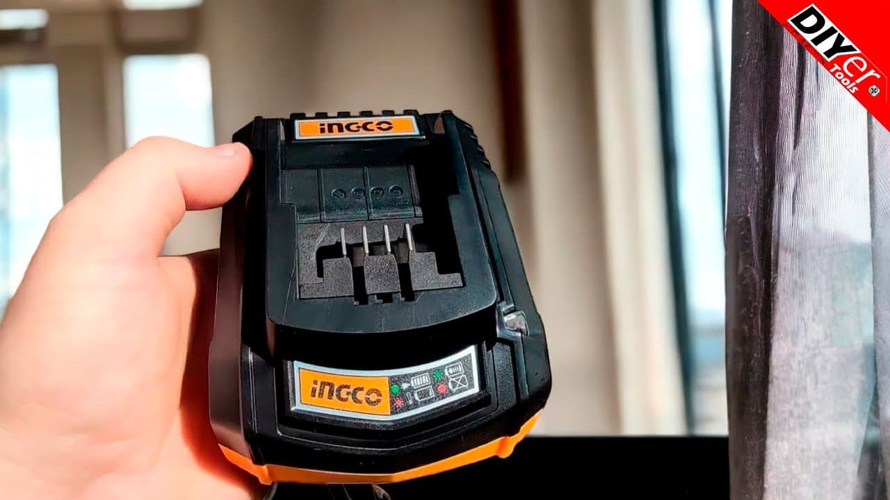 Miniatură video: INGCO FCLI2001 Fast Intelligent Charger 20V @diyertools