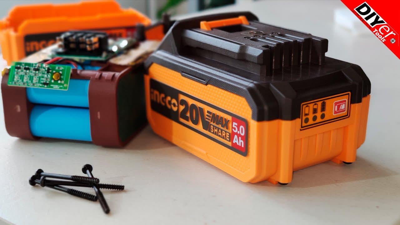 Miniatură video: What's REALLY Inside the INGCO FBLI2003 Battery Pack? @diyertools